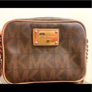 Michael Kor’s cross-body small purse